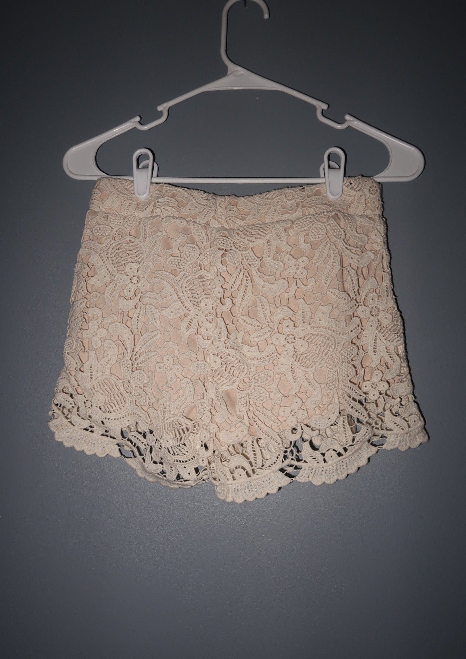 (XS) Floral Shorts | Nude